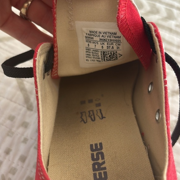 Converse chuck taylor All Star Low Top red Lace Up Women’s Sneakers size 7 - Picture 3 of 3